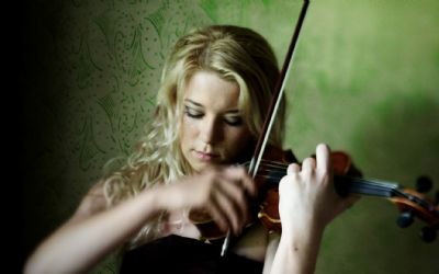 Kate - Violinist